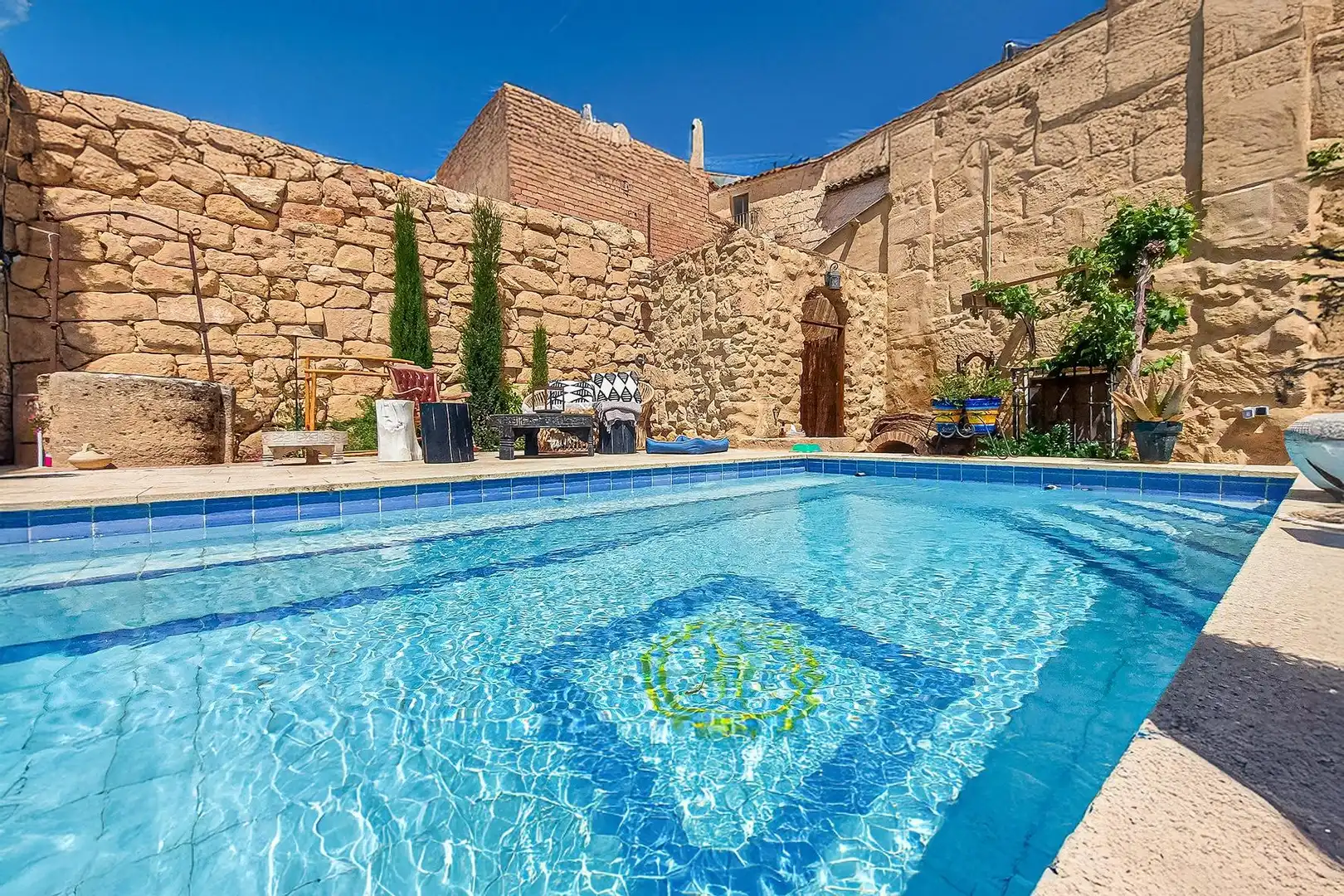 Piscina de Edifici en venda en Alcalá la Real