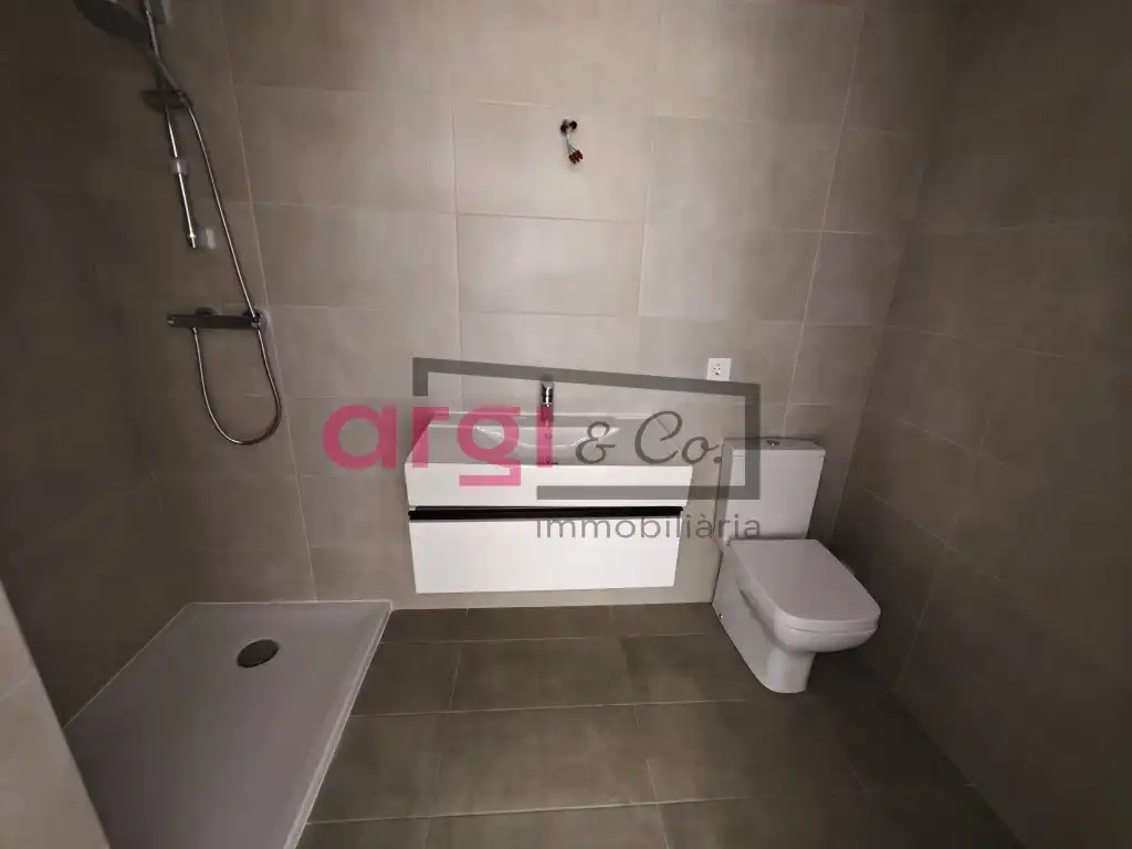 Baño de Piso de alquiler en Viladecans con Aire acondicionado y Balcón