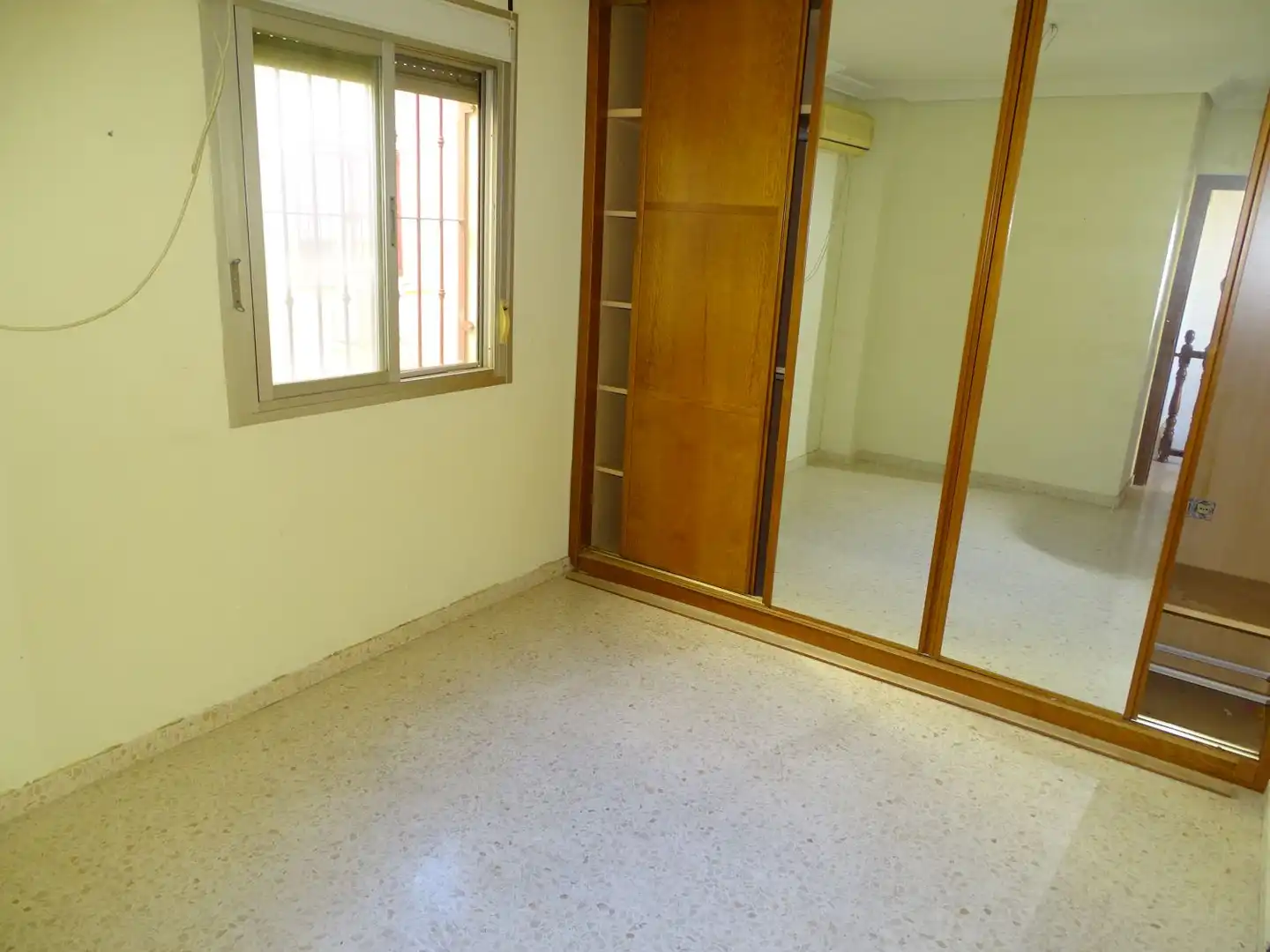 Dormitori de Pis en venda en Dos Hermanas amb Aire condicionat, Calefacció i Terrassa