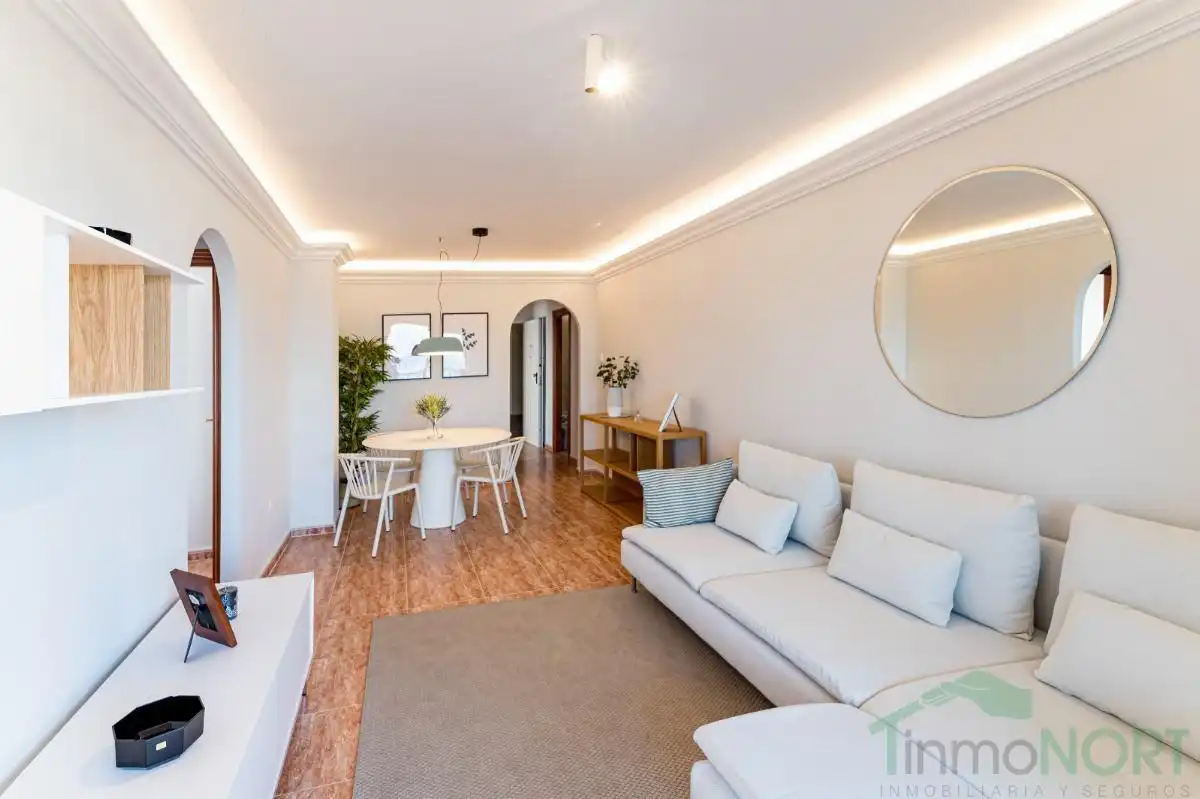 Sala d'estar de Pis en venda en Murcia amb Piscina comunitària