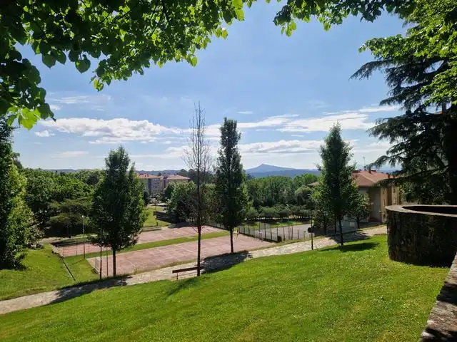 Vista exterior de Piso en venta en Teo con Calefacción, Parquet y Trastero
