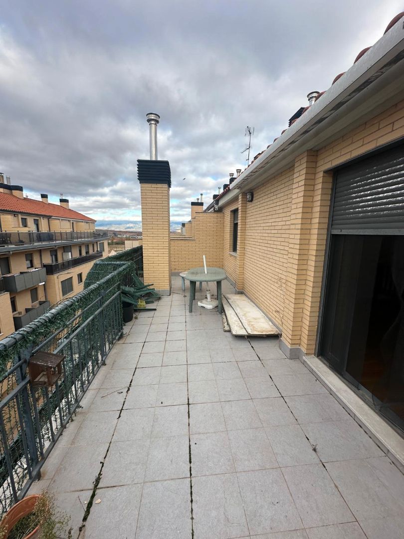 Terrassa de Pis en venda en Navarrete amb Calefacció, Parquet i Terrassa