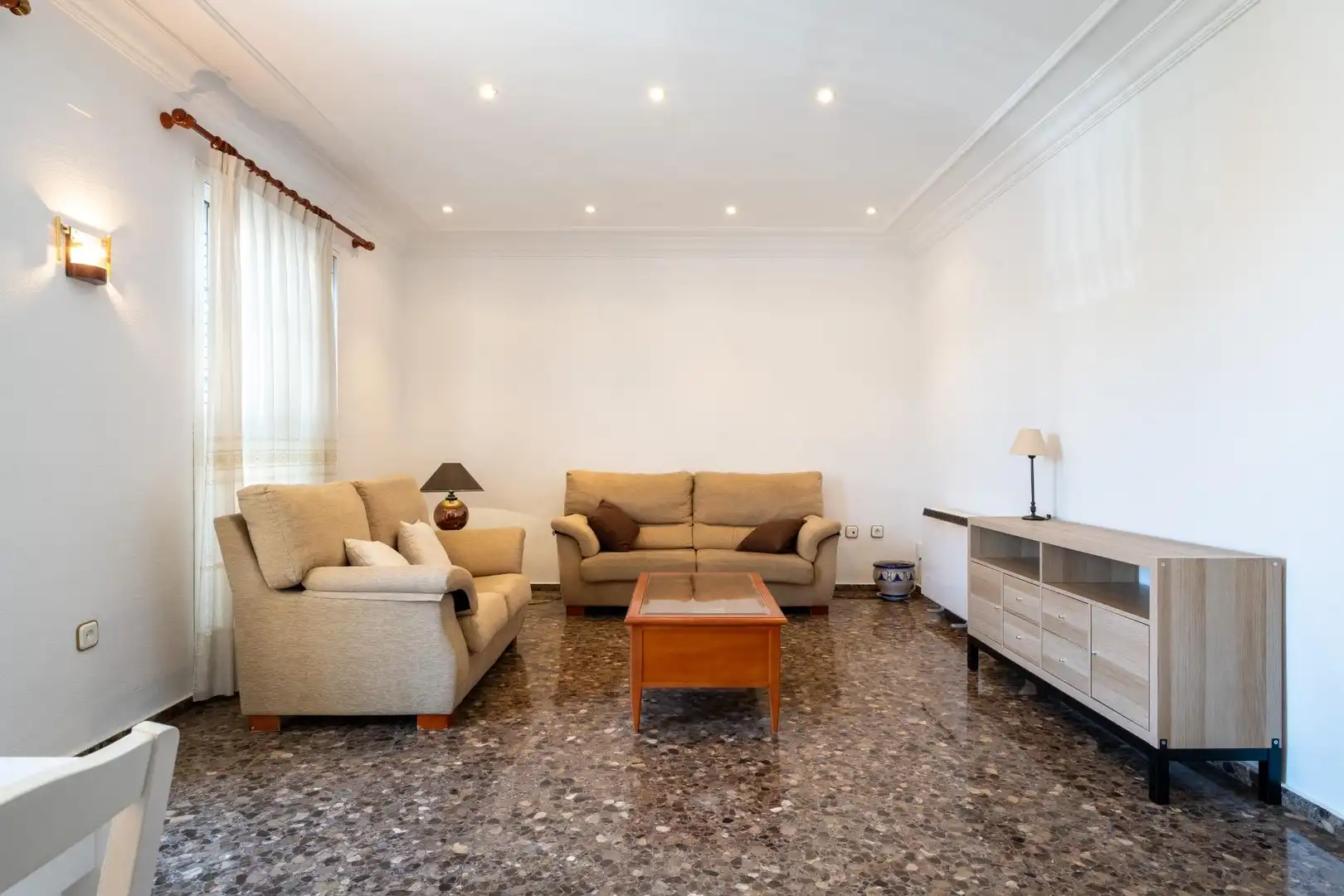 Wohnzimmer von Dachboden zur Miete in Moncada mit Privatgarten, Terrasse und Balkon