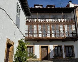 Vista exterior de Casa o xalet en venda en Comillas (Cantabria) amb Jardí privat i Balcó