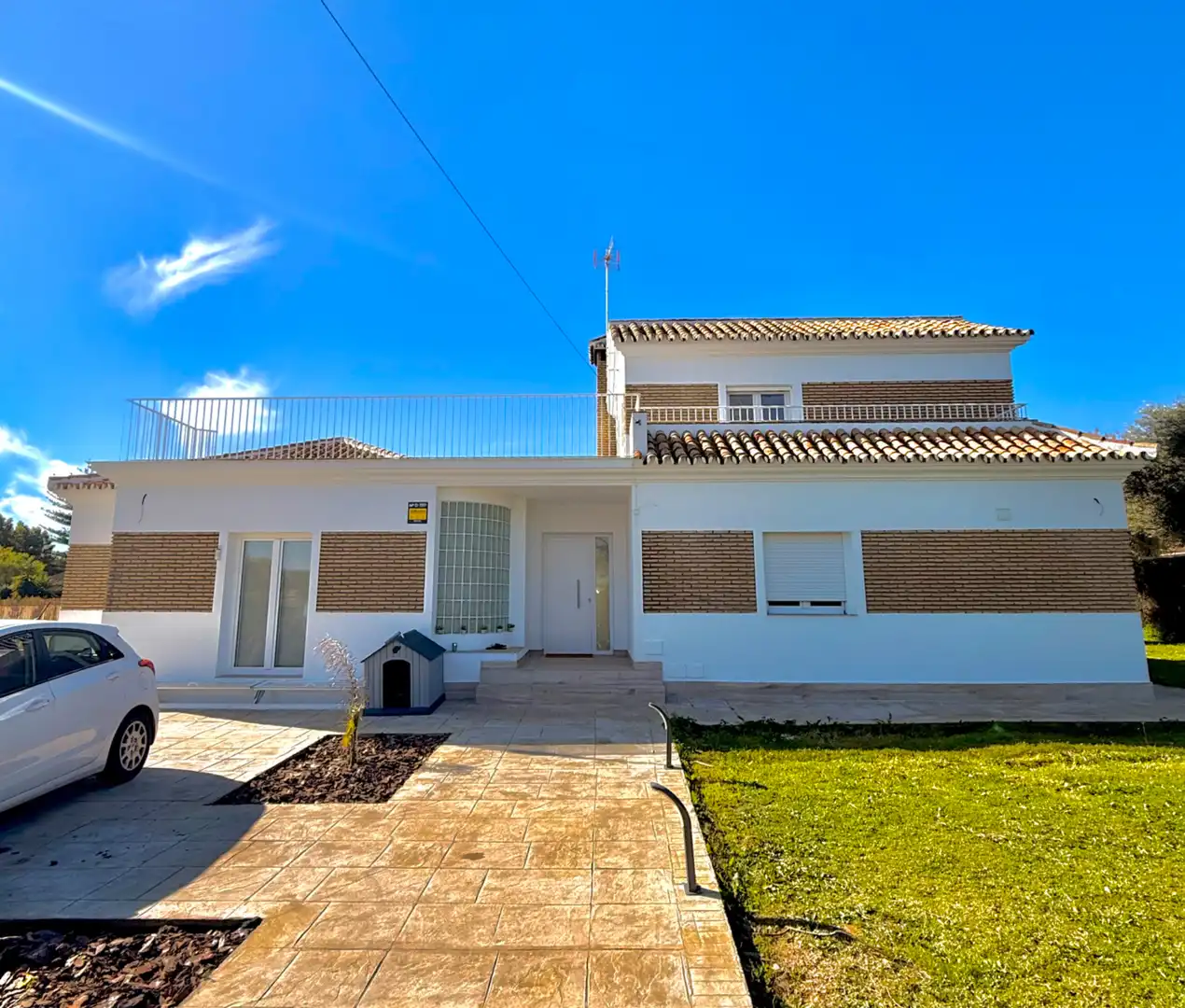 Vista exterior de Casa o xalet en venda en Espartinas amb Aire condicionat, Calefacció i Jardí privat