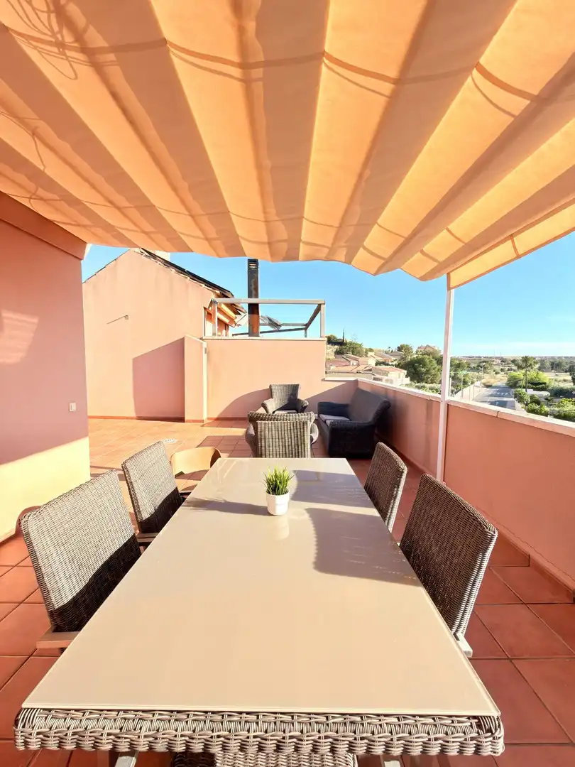 Terrasse von Einfamilien-Reihenhaus zum Verkauf in Mutxamel mit Klimaanlage, Heizung und Terrasse