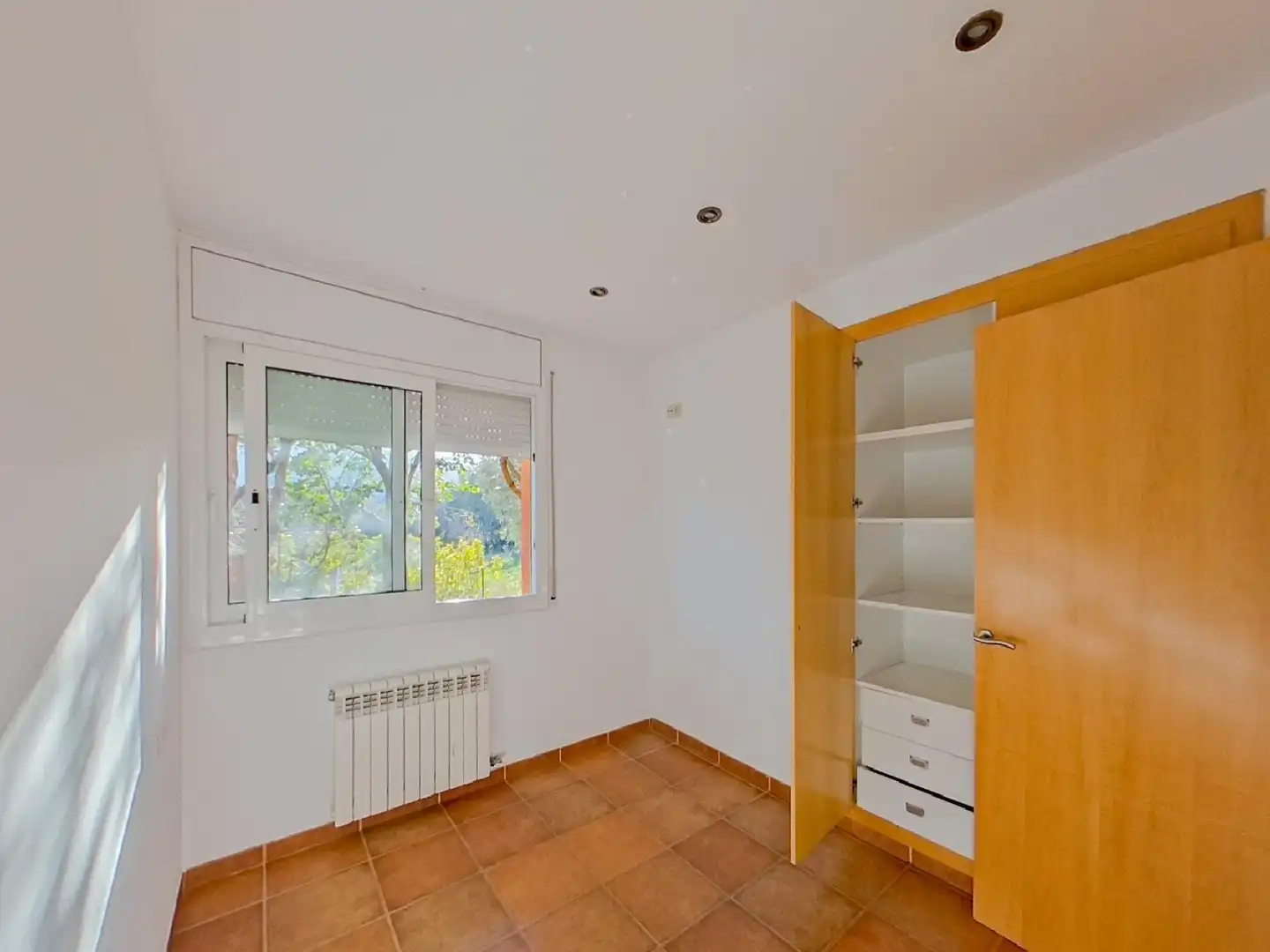 Bedroom of Houses for sale in Montagut i Oix