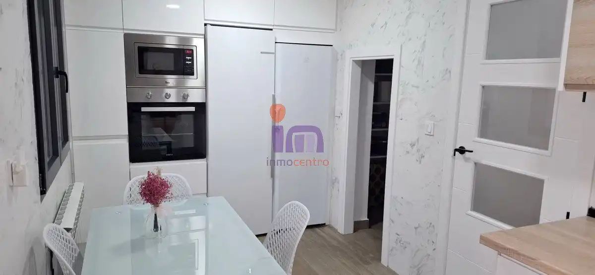 Cocina de Casa adosada en venta en Valdepeñas con Aire acondicionado, Calefacción y Piscina comunitaria