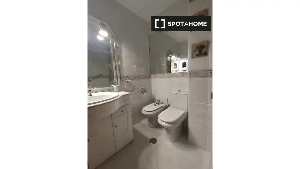 Bathroom of Flat for share in Alcalá de Henares  with Air Conditioner, Heating and Furnished