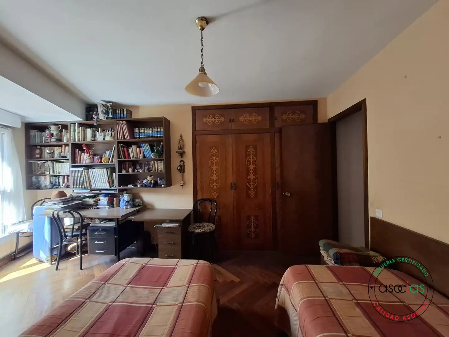 Dormitori de Pis en venda en Gijón  amb Calefacció, Parquet i Terrassa