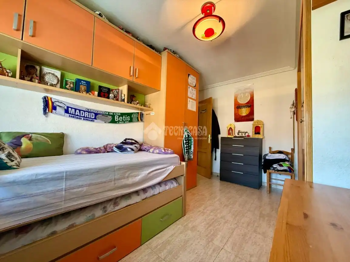 Habitación de Casa adosada en venta en Alovera con Aire acondicionado