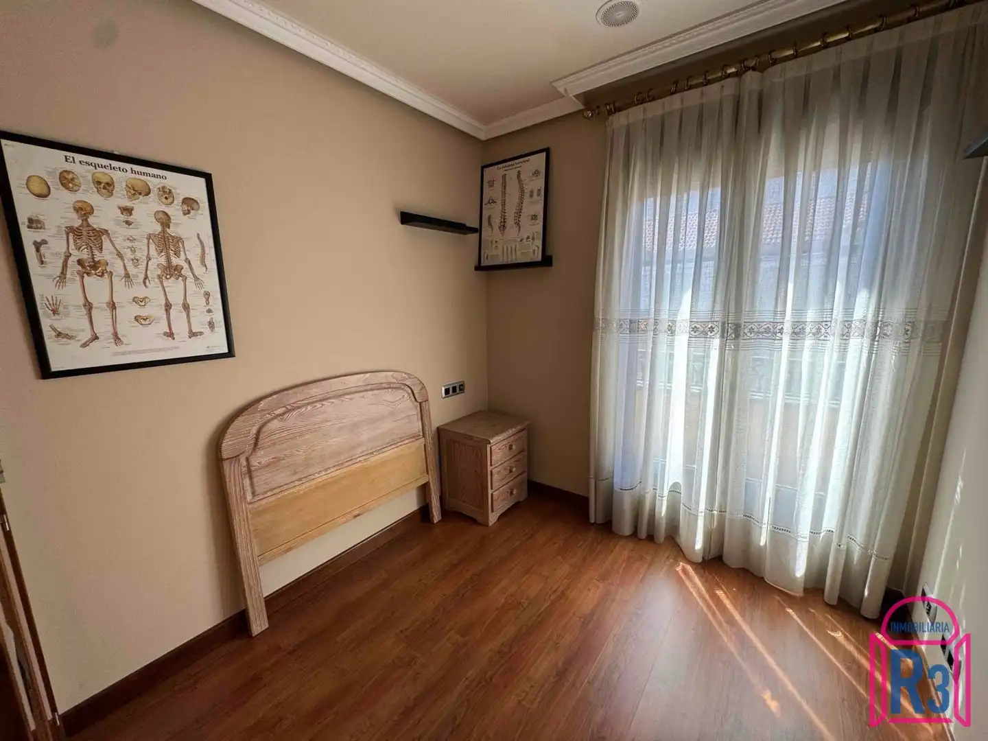 Dormitori de Casa o xalet en venda en León Capital  amb Calefacció, Terrassa i Traster