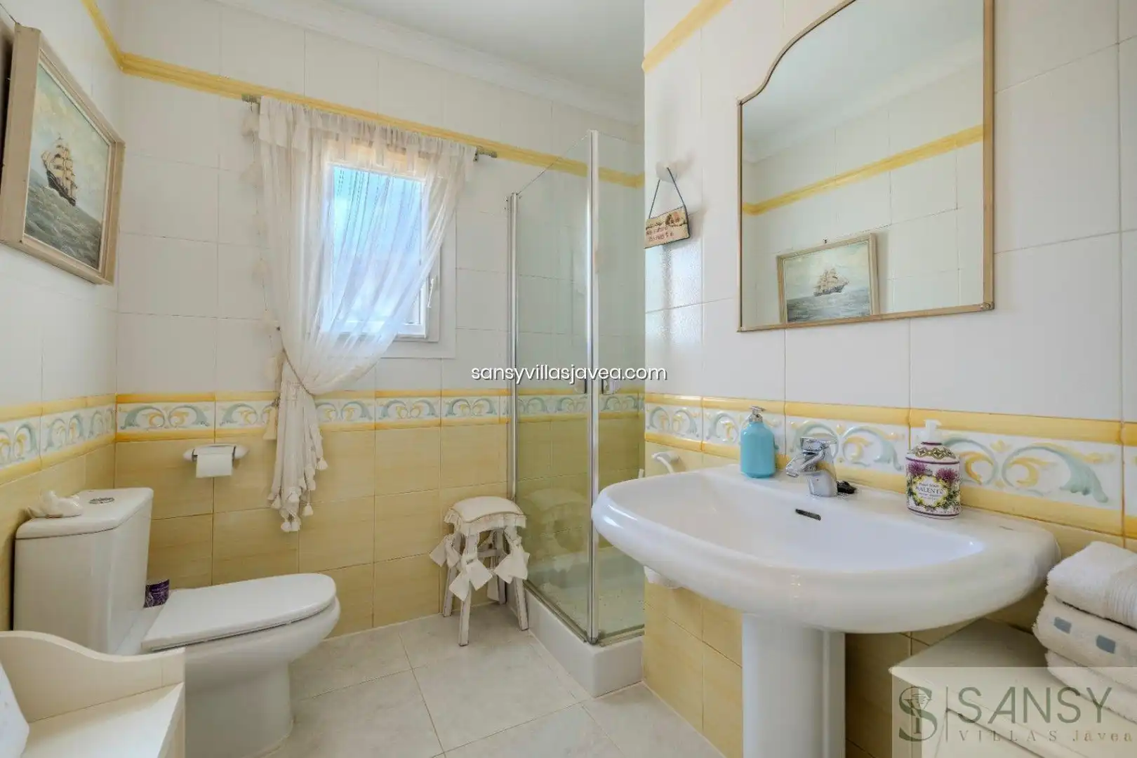 Bathroom of Houses for sale in Jávea / Xàbia  with Air Conditioner and Storage room