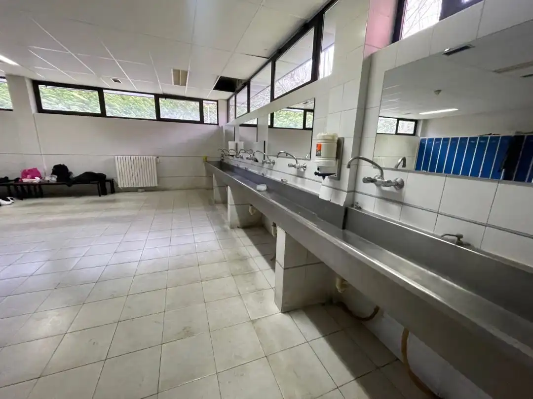 Badezimmer von Fabrikhallen zur Miete in Deba