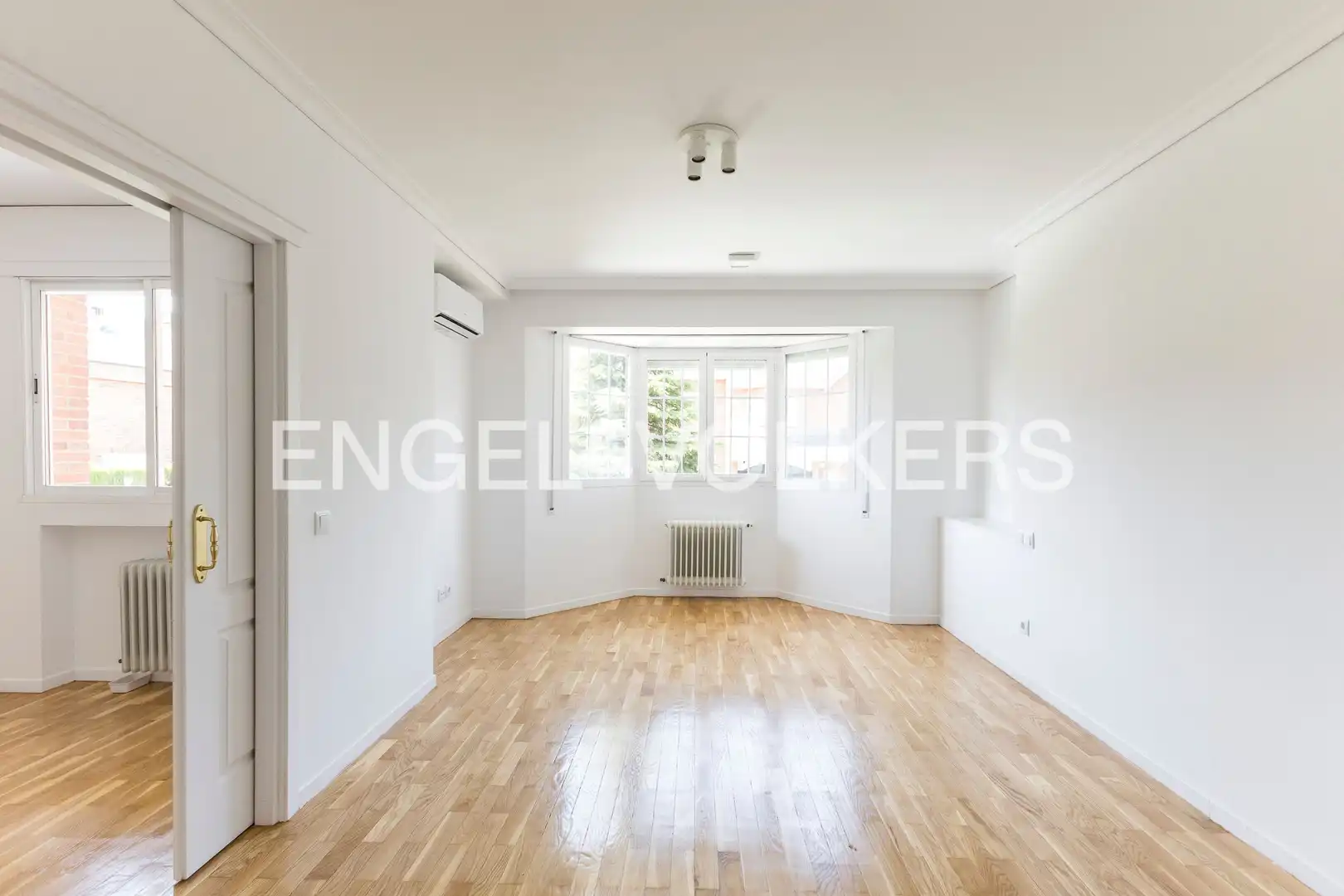 Comedor de Casa o chalet de alquiler en Madrid con Calefacción, Jardín privado y Terraza