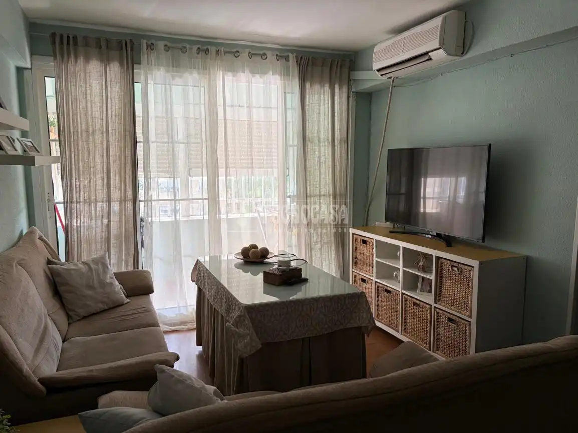 Living room of Flat for sale in Sevilla  with Air Conditioner