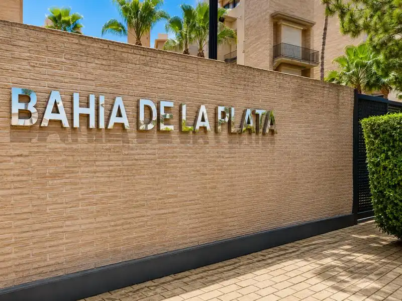 Vista exterior de Pis de lloguer en Estepona amb Jardí privat, Terrassa i Moblat