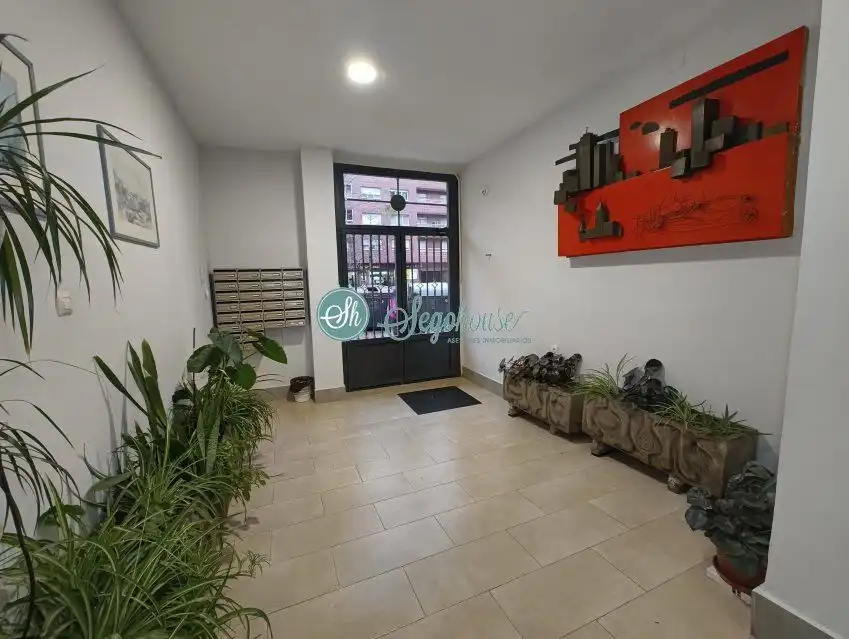 Piso en venta en Segovia con Calefacción, Terraza y Amueblado
