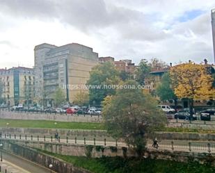 Vista exterior de Oficina de lloguer en Bilbao  amb Calefacció