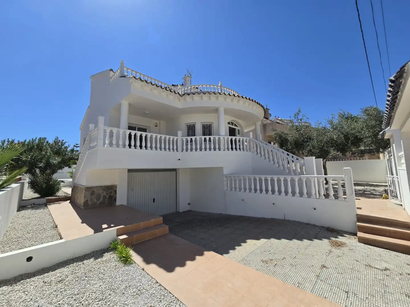 Vista exterior de Casa o chalet en venta en Jacarilla con Jardín privado, Piscina y Amueblado