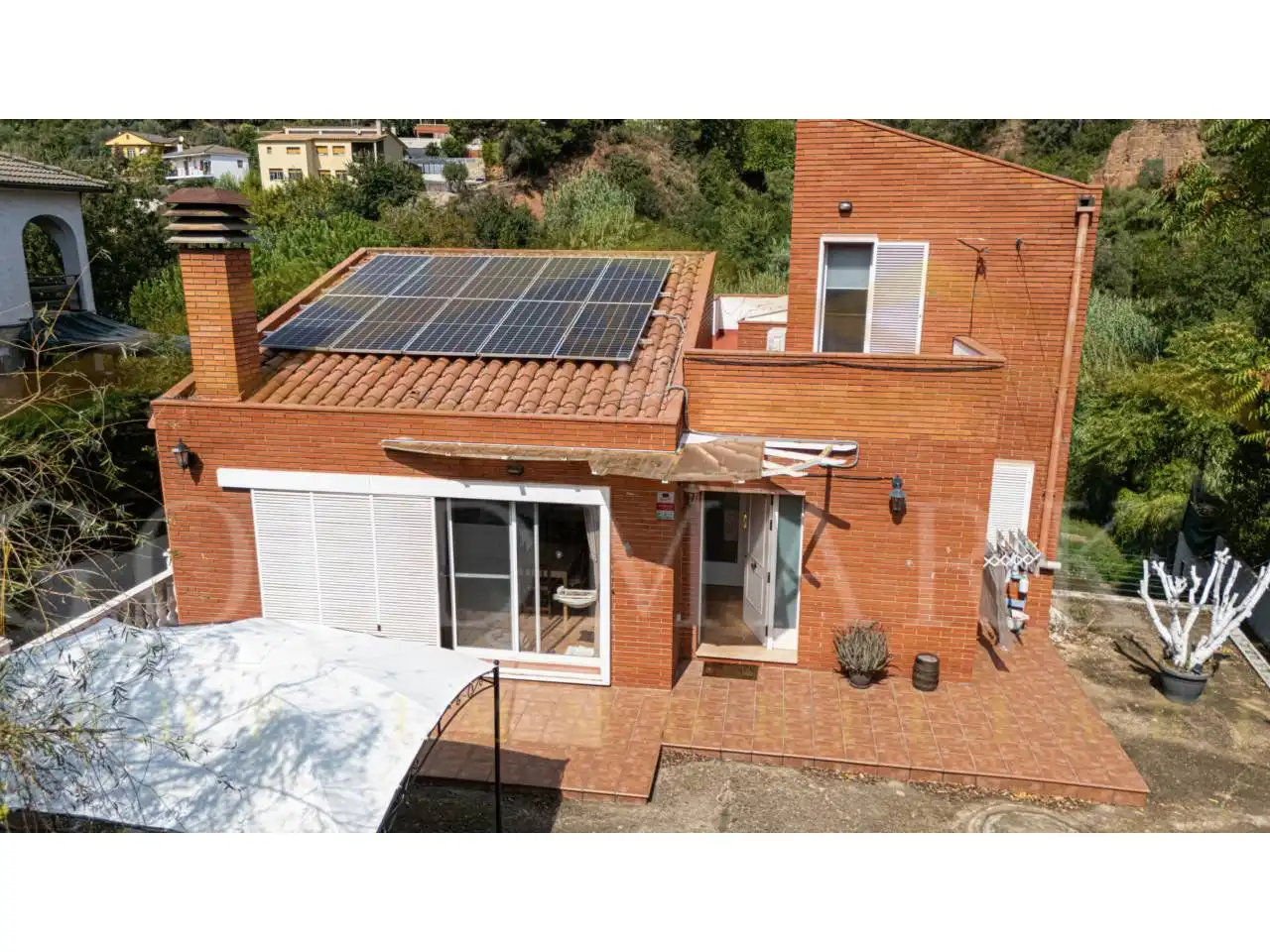 Vista exterior de Casa o xalet en venda en Corbera de Llobregat amb Aire condicionat, Calefacció i Jardí privat