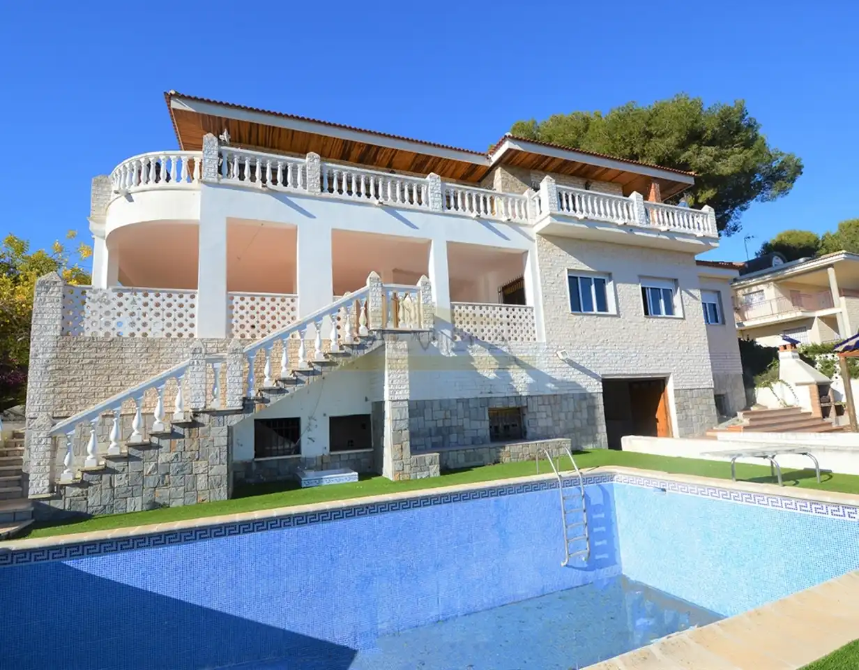 Piscina de Casa o xalet en venda en Orihuela amb Jardí privat, Terrassa i Piscina