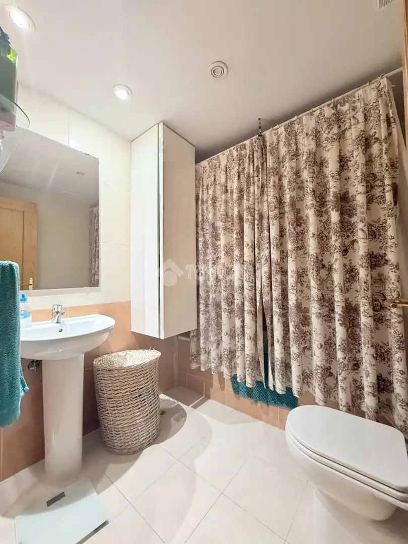 Bathroom of Flat for sale in Alovera  with Air Conditioner, Furnished and Balcony