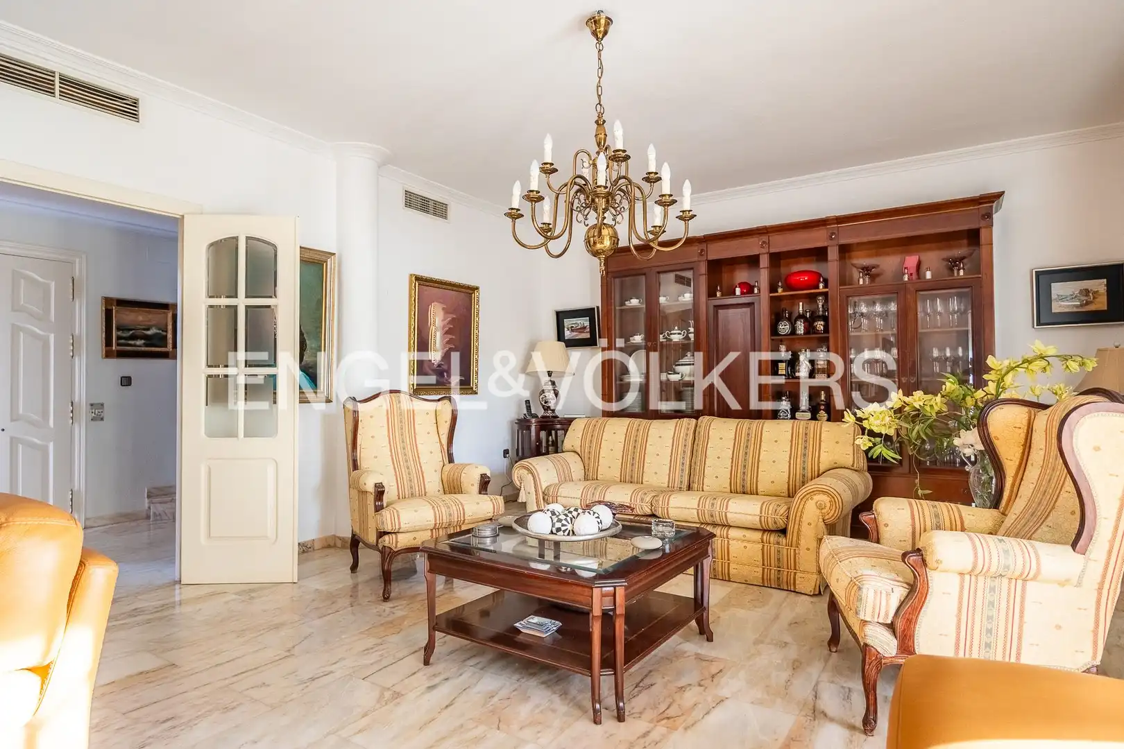 Sala de estar de Casa o chalet en venta en Mairena del Aljarafe con Aire acondicionado, Calefacción y Jardín privado