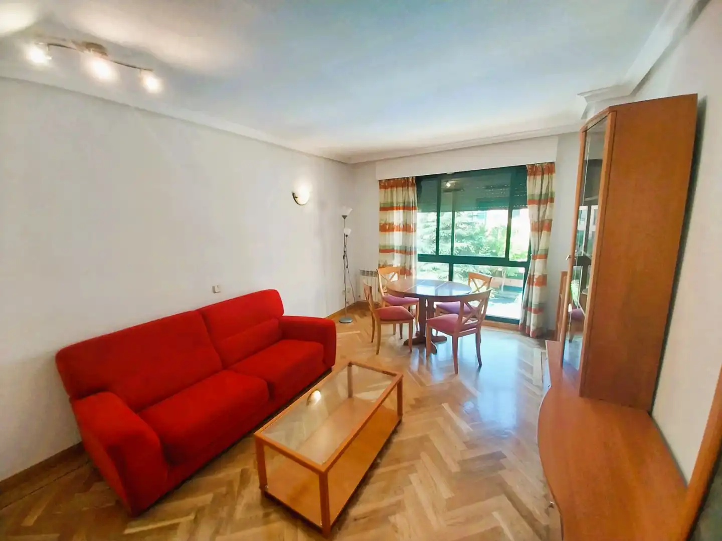 Wohnzimmer von Wohnung zur Miete in Madrid mit Klimaanlage, Heizung und Parkett