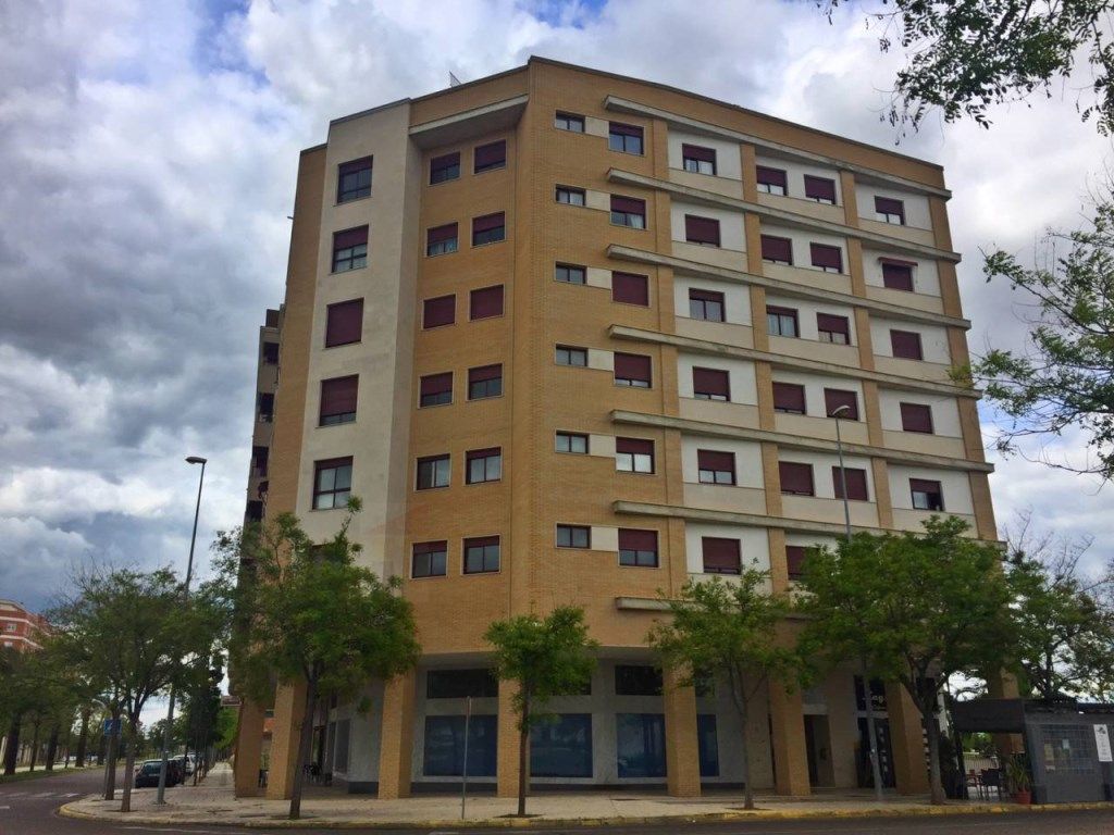 Vista exterior de Local en venta en Badajoz Capital