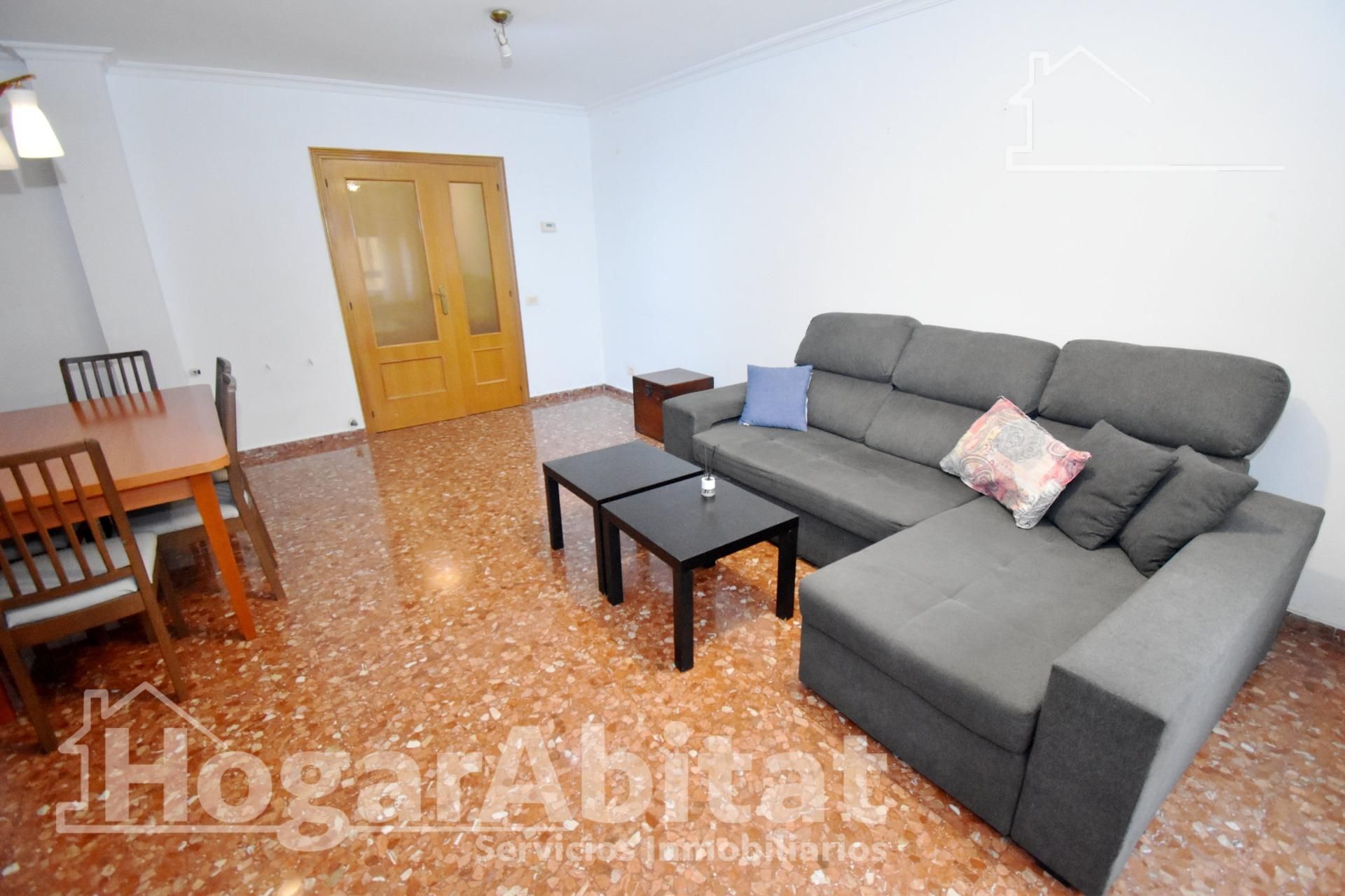 Sala de estar de Piso en venta en Castellón de la Plana / Castelló de la Plana con Aire acondicionado, Calefacción y Trastero