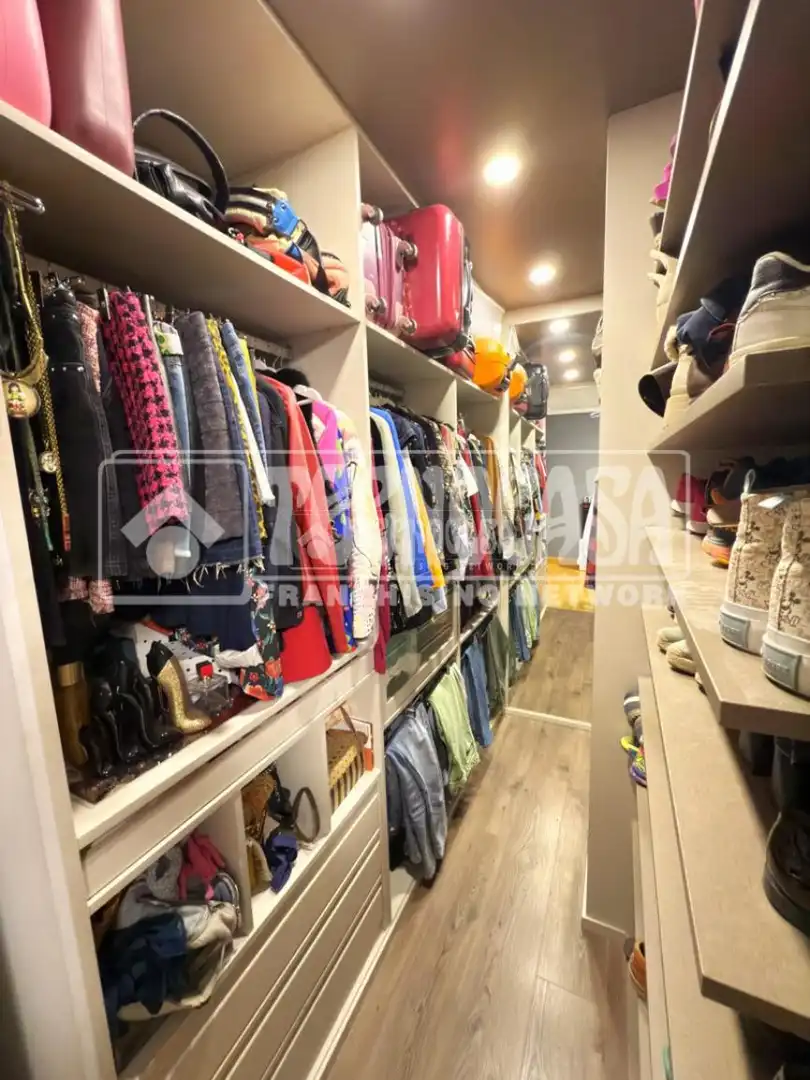 Wohnung zum Verkauf in Cuenca mit Klimaanlage und Parkett