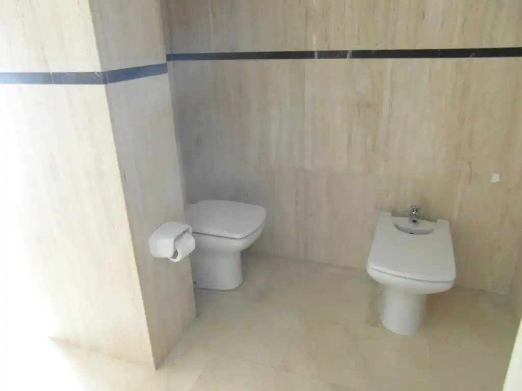Badezimmer von Büro zur Miete in San Bartolomé de Tirajana mit Klimaanlage