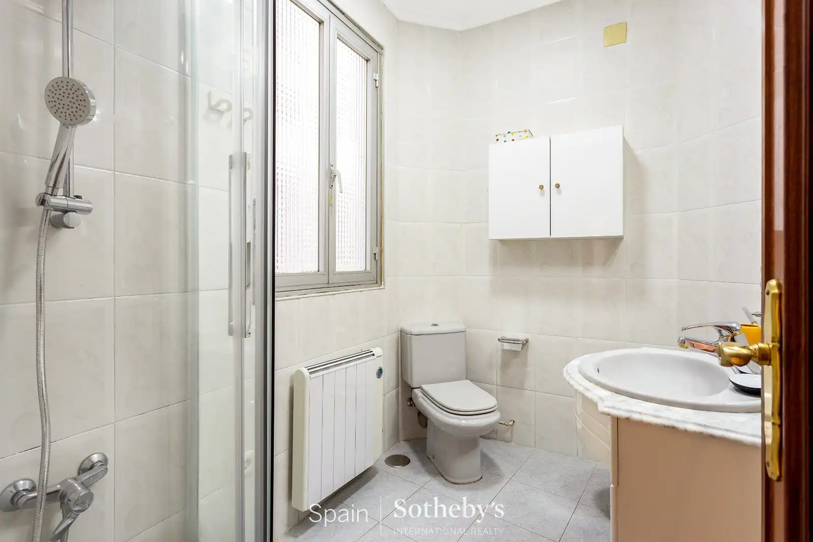 Bathroom of Apartments for sale in Madrid  with Air Conditioner and Heating