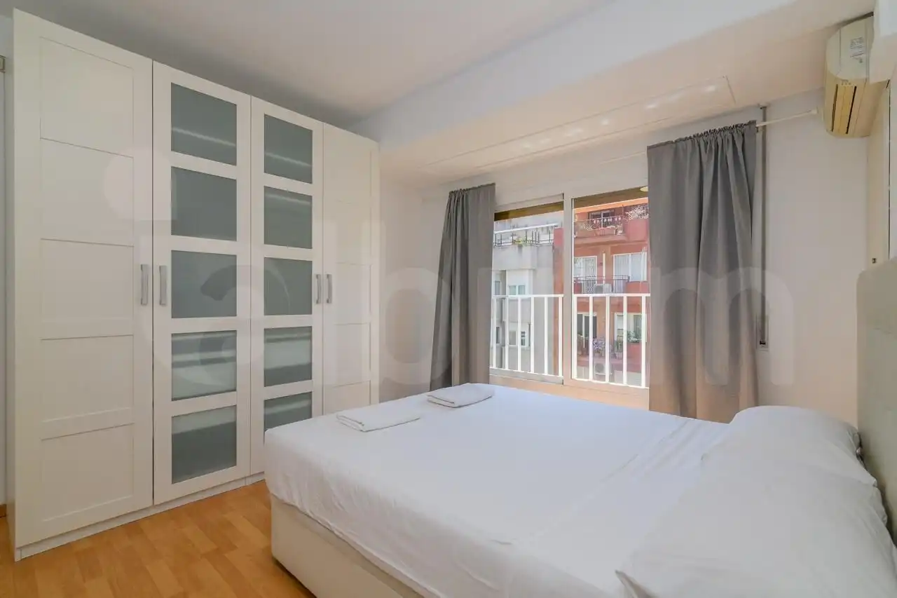 Schlafzimmer von Wohnung zum Verkauf in Barcelona mit Klimaanlage, Parkett und Möbliert