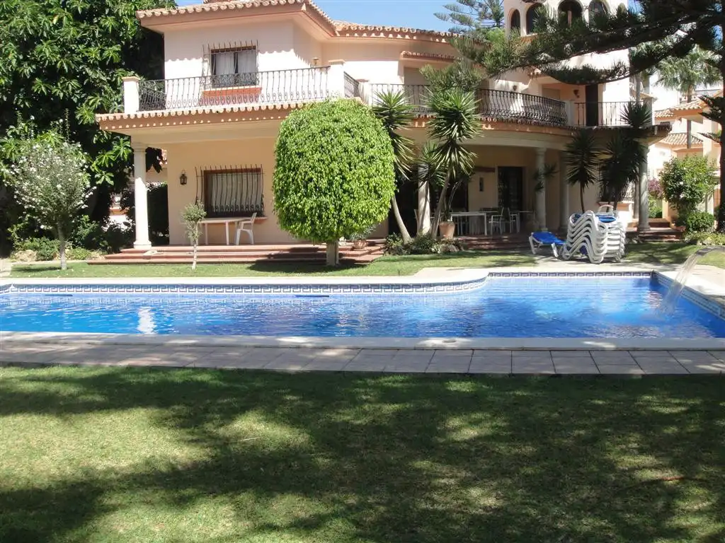 Swimming pool of Detached homes for sale in Estepona  with Air Conditioner, Heating and Terrace