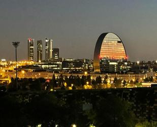 Vista exterior de Dúplex en venda en  Madrid Capital amb Aire condicionat