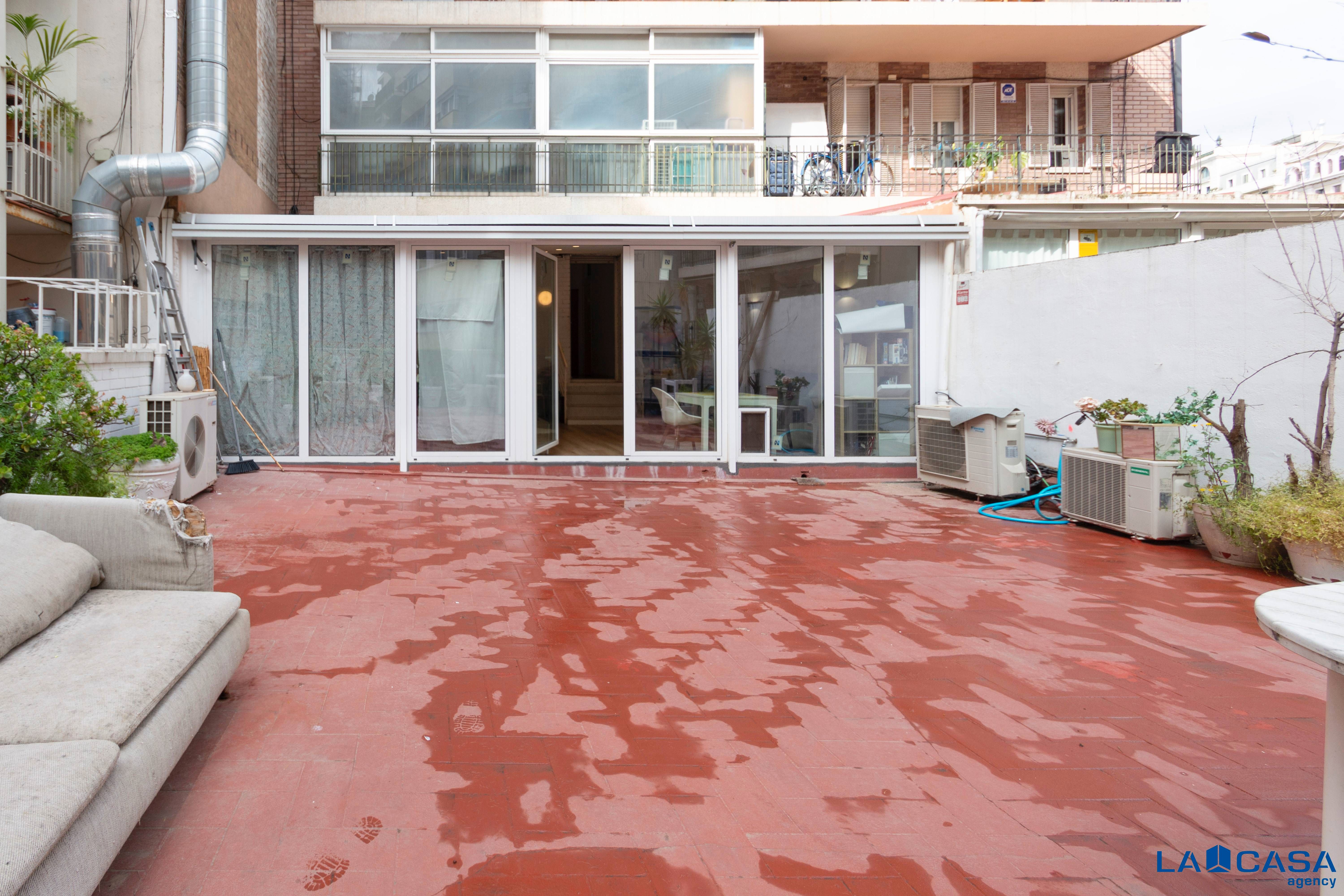 Terrace of Flat for sale in  Barcelona Capital  with Terrace, Storage room and Balcony
