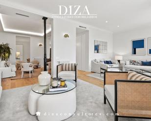 Living room of Flat to rent in  Madrid Capital  with Air Conditioner, Heating and Furnished