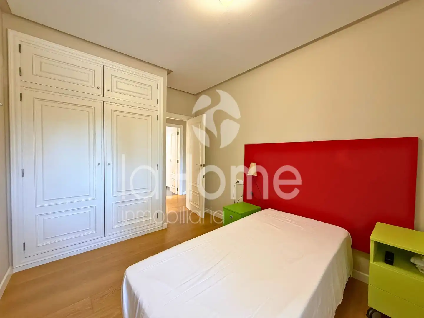Habitación de Casa o chalet en venta en Paterna con Aire acondicionado, Calefacción y Jardín privado