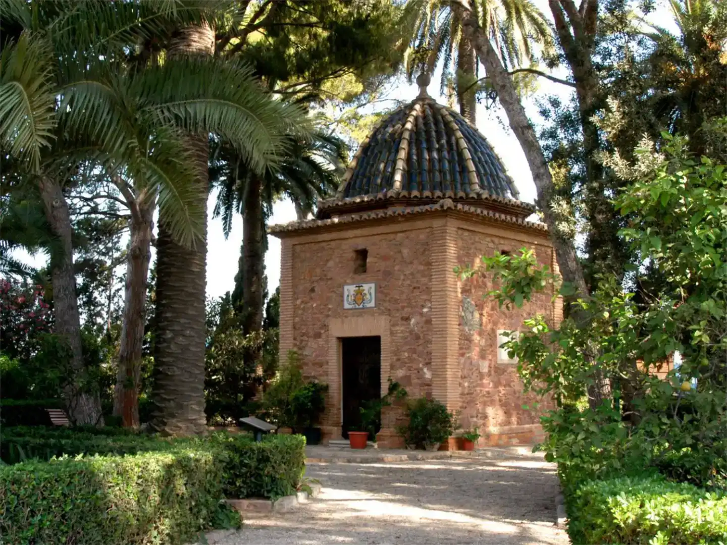 Garten von Fabrikhallen zur Miete in El Puig