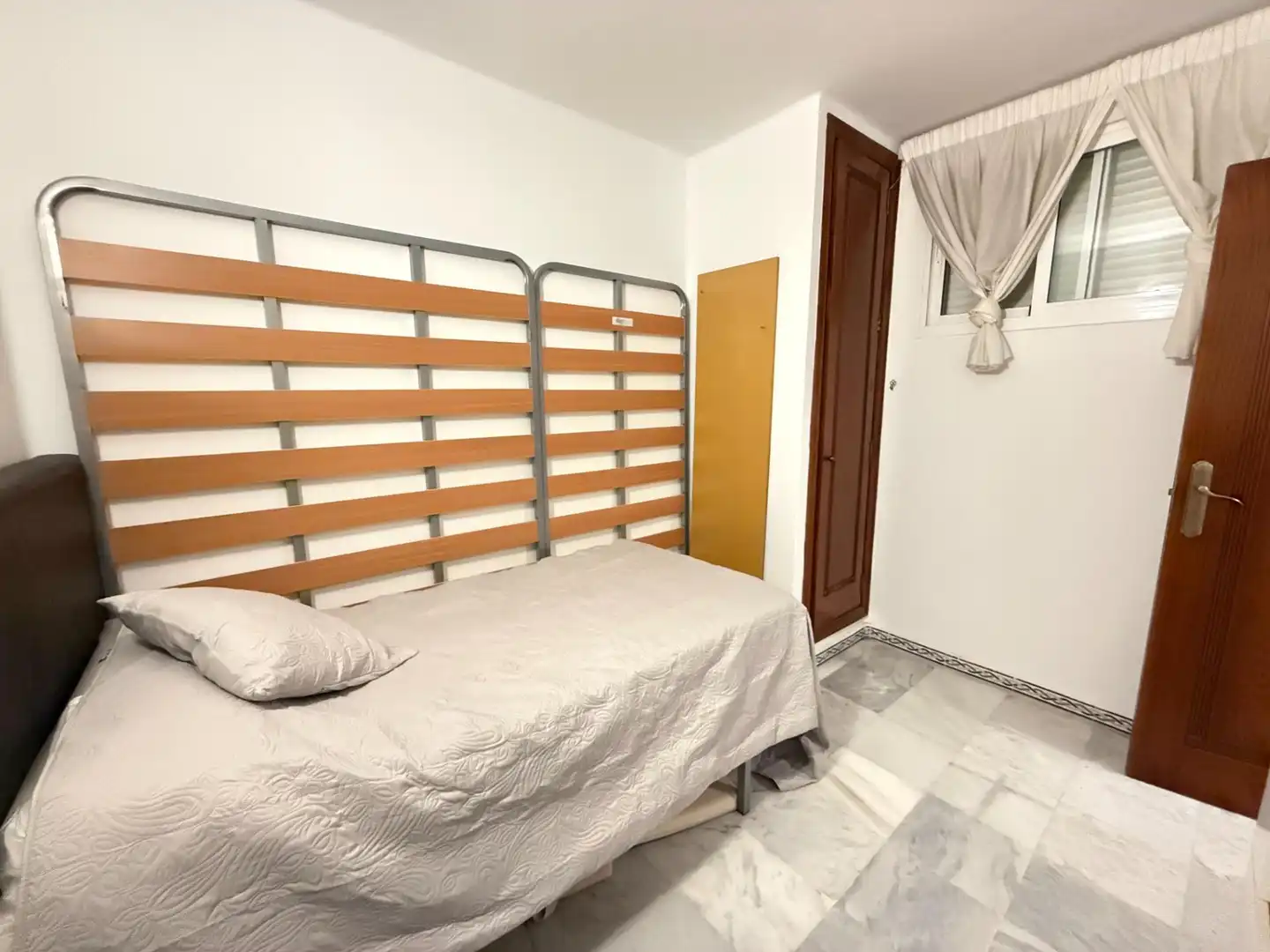 Habitación de Apartamento en venta en Torrevieja con Aire acondicionado, Terraza y Amueblado