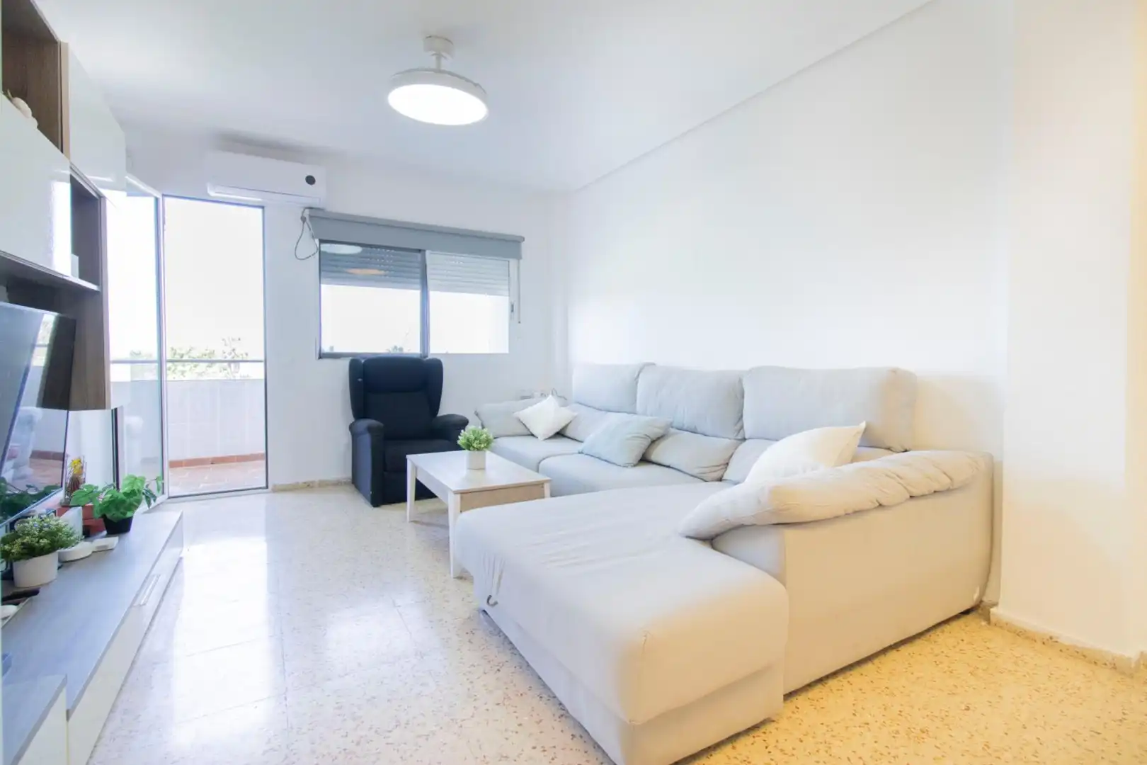 Sala de estar de Piso en venta en Valencia con Aire acondicionado, Trastero y Balcón