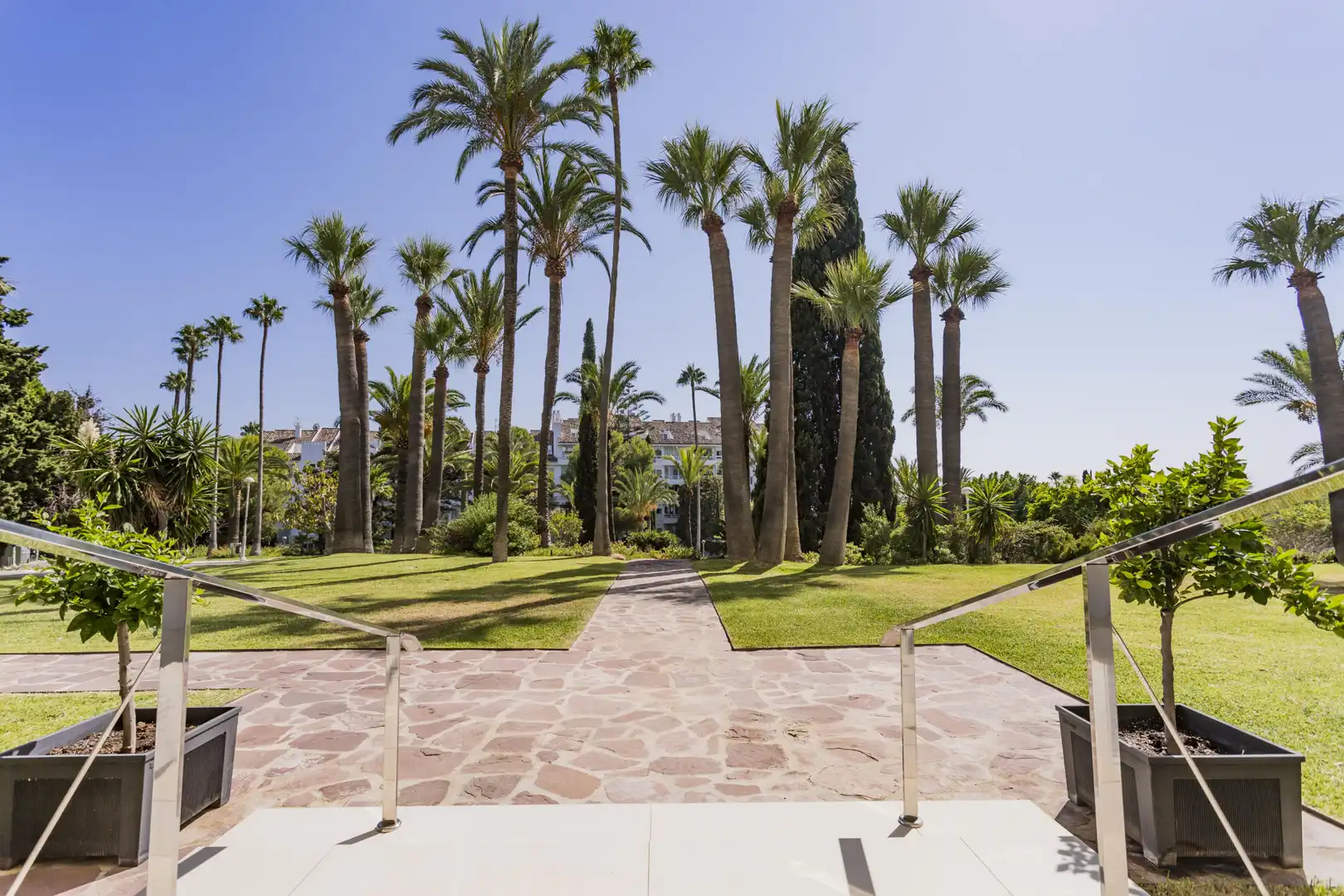 Jardí de Apartament en venda en Marbella amb Terrassa, Piscina i Internet
