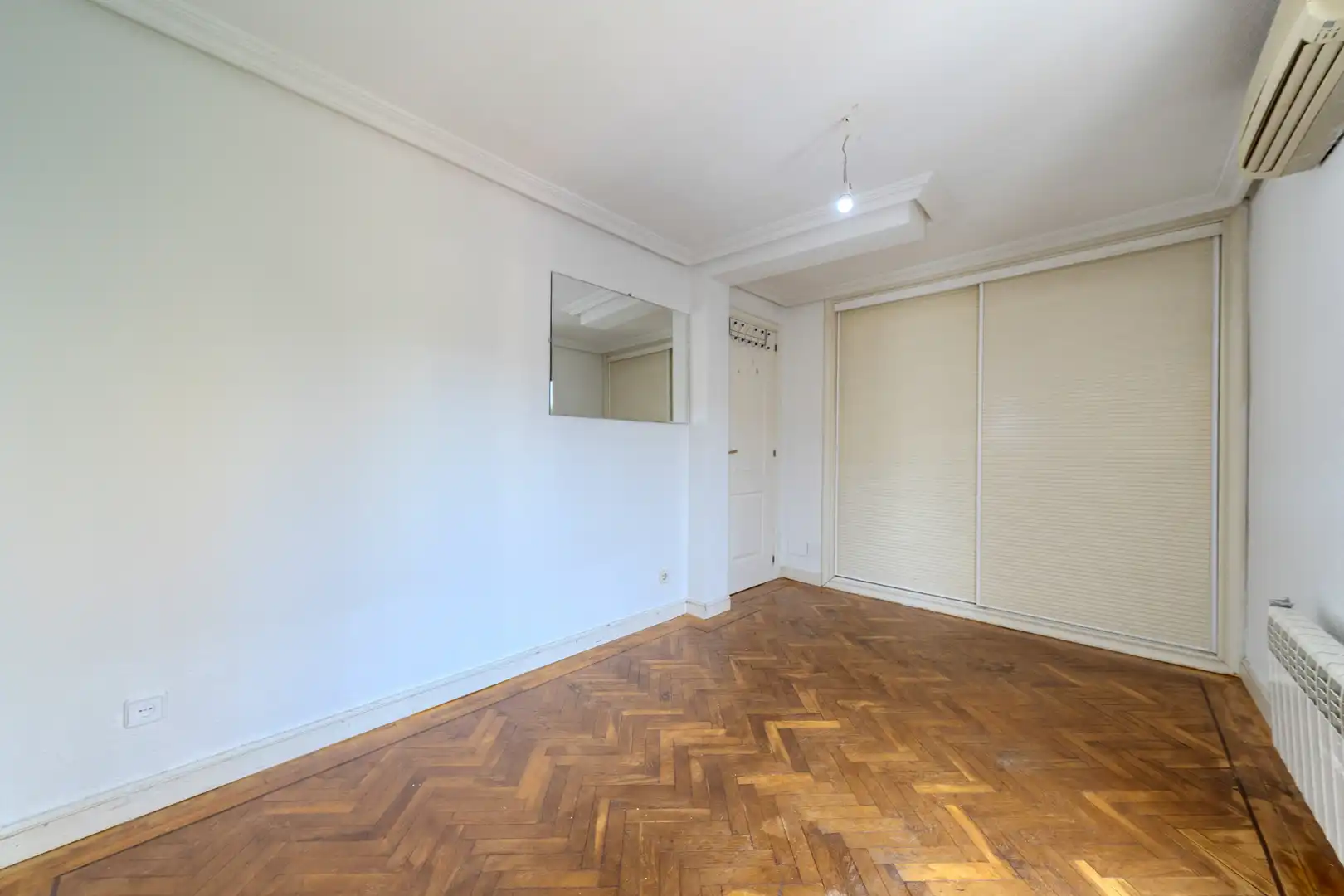 Habitación de Casa adosada en venta en Madrid con Aire acondicionado, Calefacción y Terraza
