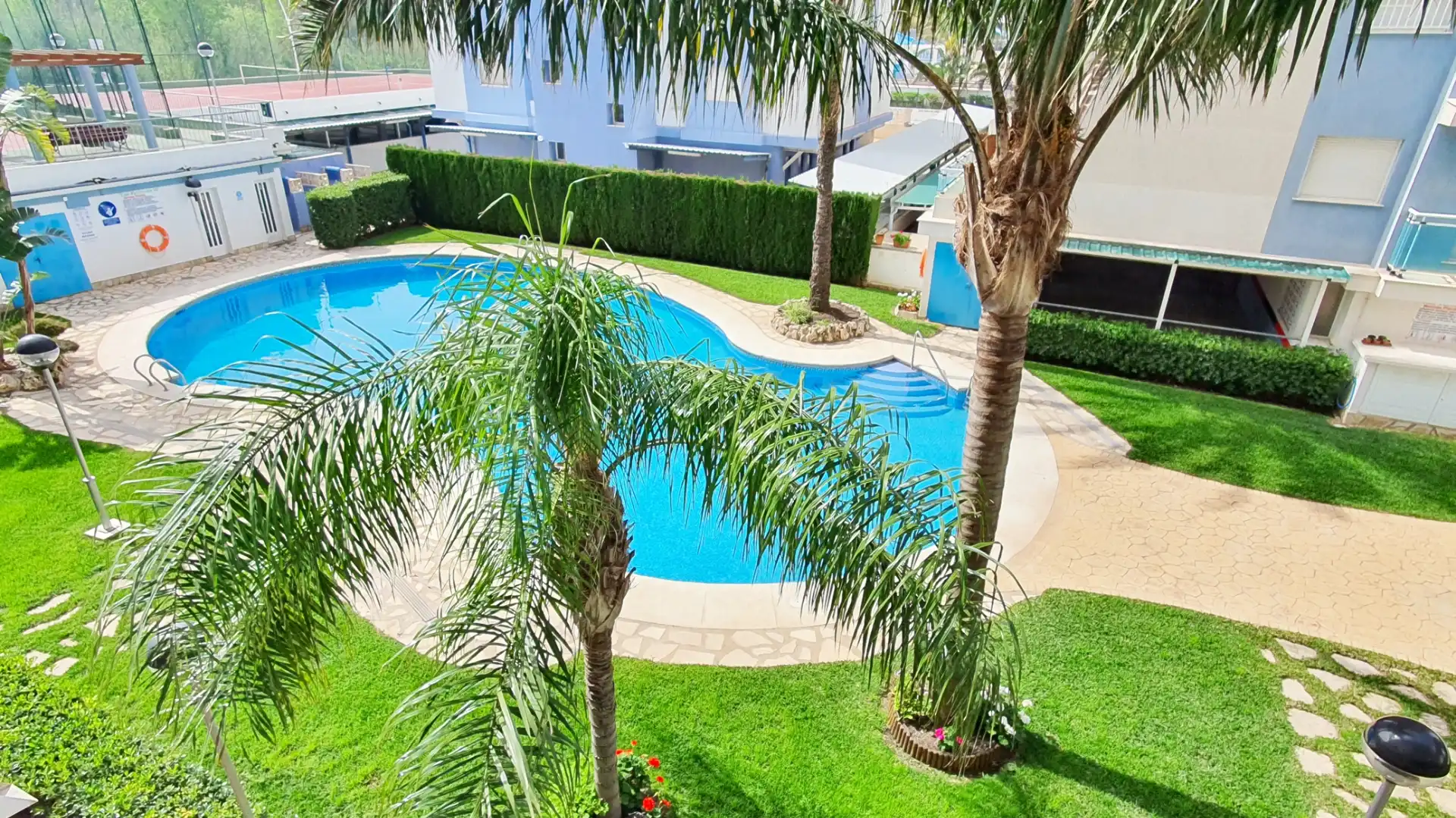 Piscina de Apartament de lloguer en Gandia amb Aire condicionat, Calefacció i Terrassa