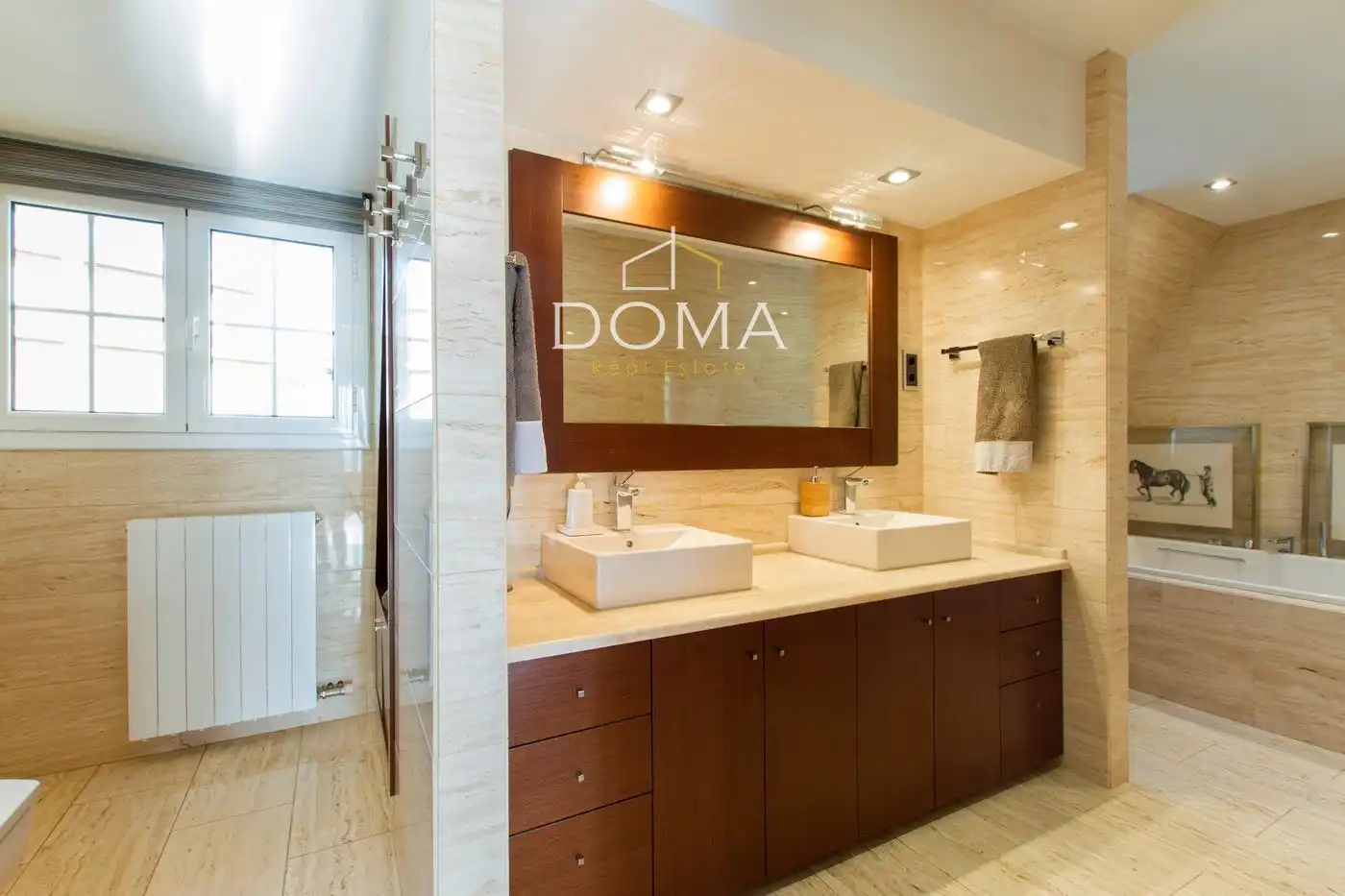 Baño de Casa adosada en venta en Esplugues de Llobregat con Aire acondicionado, Calefacción y Terraza