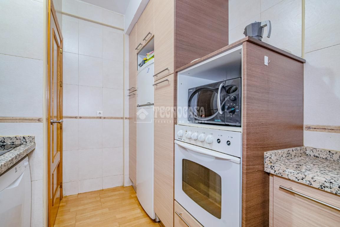 Kitchen of Flat for sale in  Granada Capital