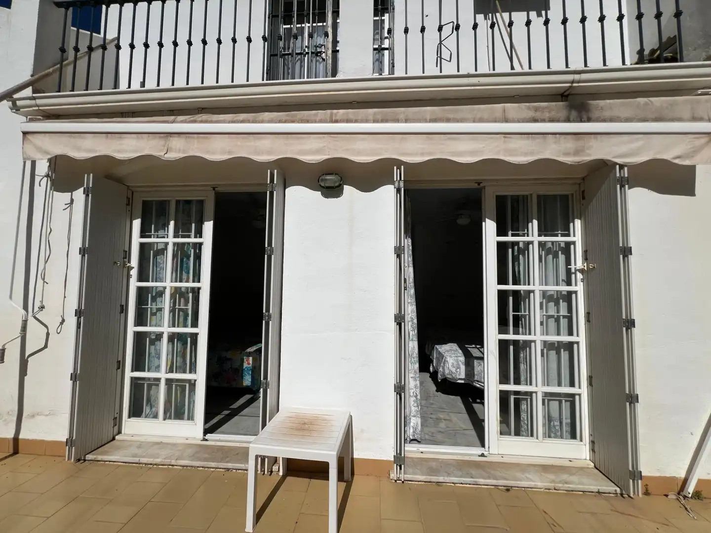 Vista exterior de Casa adosada en venda en Fuengirola amb Aire condicionat, Jardí privat i Terrassa
