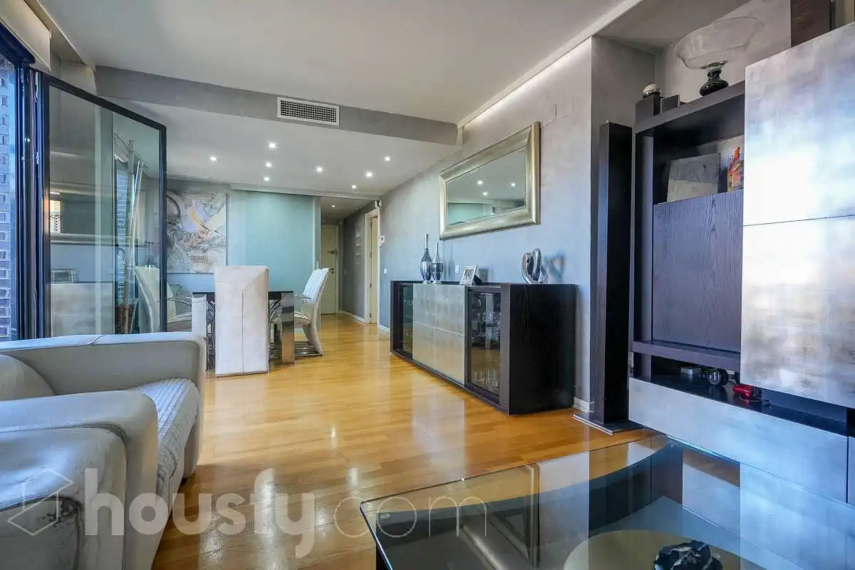 Sala de estar de Ático en venta en Madrid con Terraza, Trastero y Piscina comunitaria